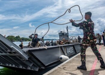HMAS Australia di Indonesia