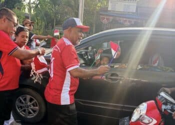 Wagub Papua Tengah bagikan bendera