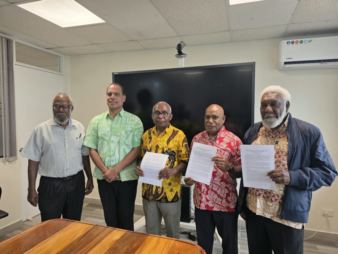 Benny Wenda dan Octovianus Mote bersama Ralp Regenvanu, Joe Natuman dan Job Dalesa - Supplied