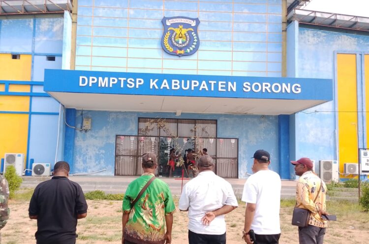 Pemuda adat Moi