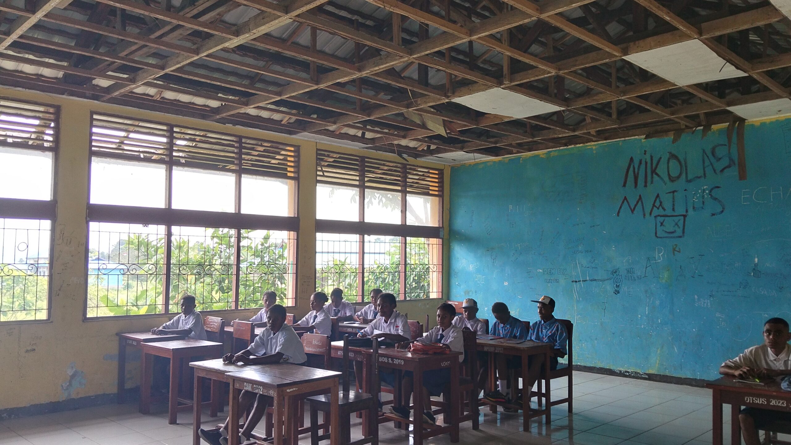 Kursi, Sekolah Rusak, Pendidikan