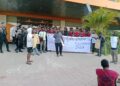 Belasan orang menggelar aksi damai menolak PAPEDA Summit 2026 6 Aksi damai menolak PAPEDA Summit
