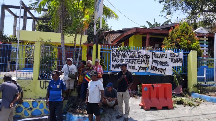 Warga Kelurahan Yobe protes dugaan penggelapan Raskin 1 Warga kelurahan Yobe protes penggelapan raskin