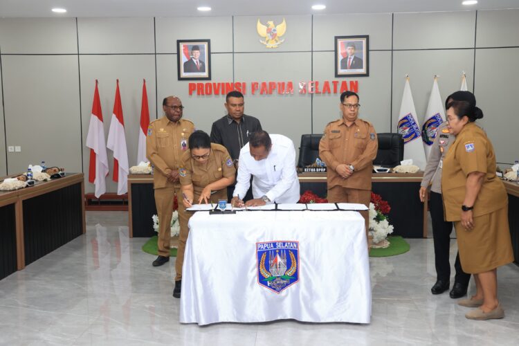 Bantuan ambulans untuk tiga kabupaten