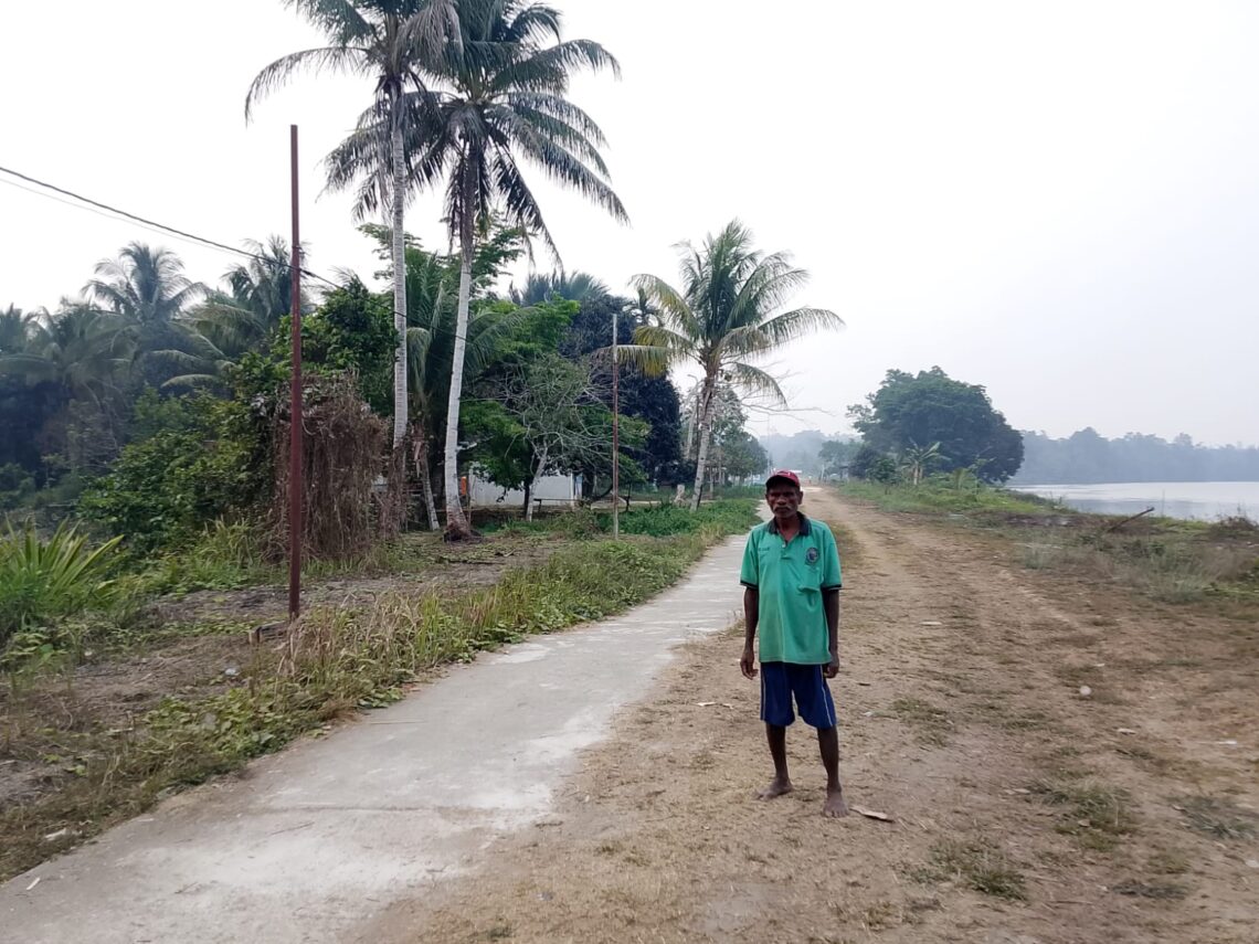 Tepi sungai terkikis abrasi