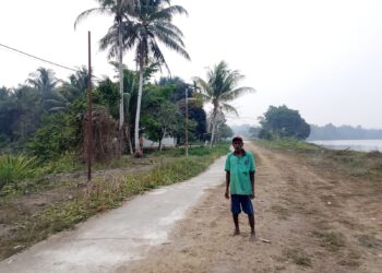 Tepi sungai terkikis abrasi