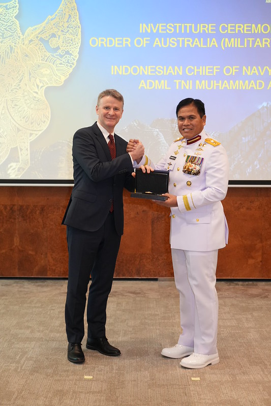 Pemerintah Australia beri penghargaan kepada KASAL 1 KASAL terima penghargaan dari Australia