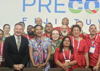 Menteri Lingkungan Hidup Fiji meneteskan air mata di Pra-COP31 2 Menteri Fiji