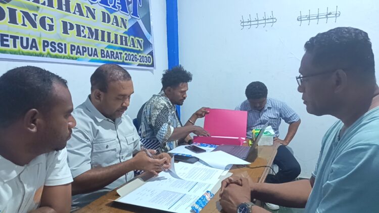 Empat orang mendaftar sebagai bakal calon Ketua Pengprov PSSI Papua Barat 1 Bakal calon ketua PSSI