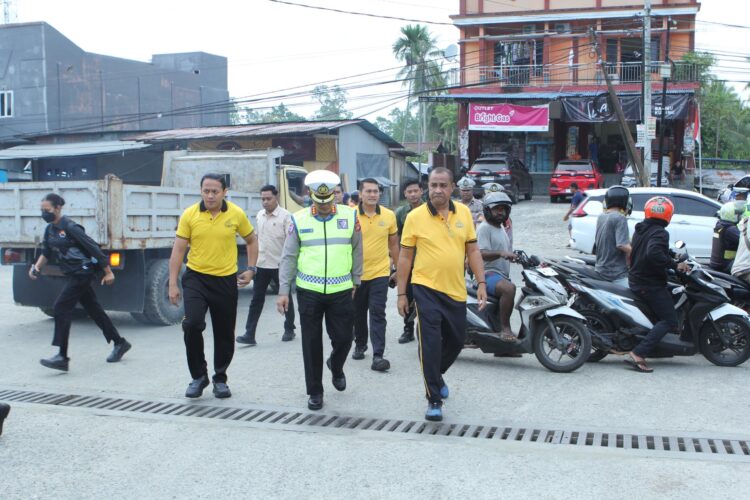 Kapolda Papua Barat cek antrean kendaraan