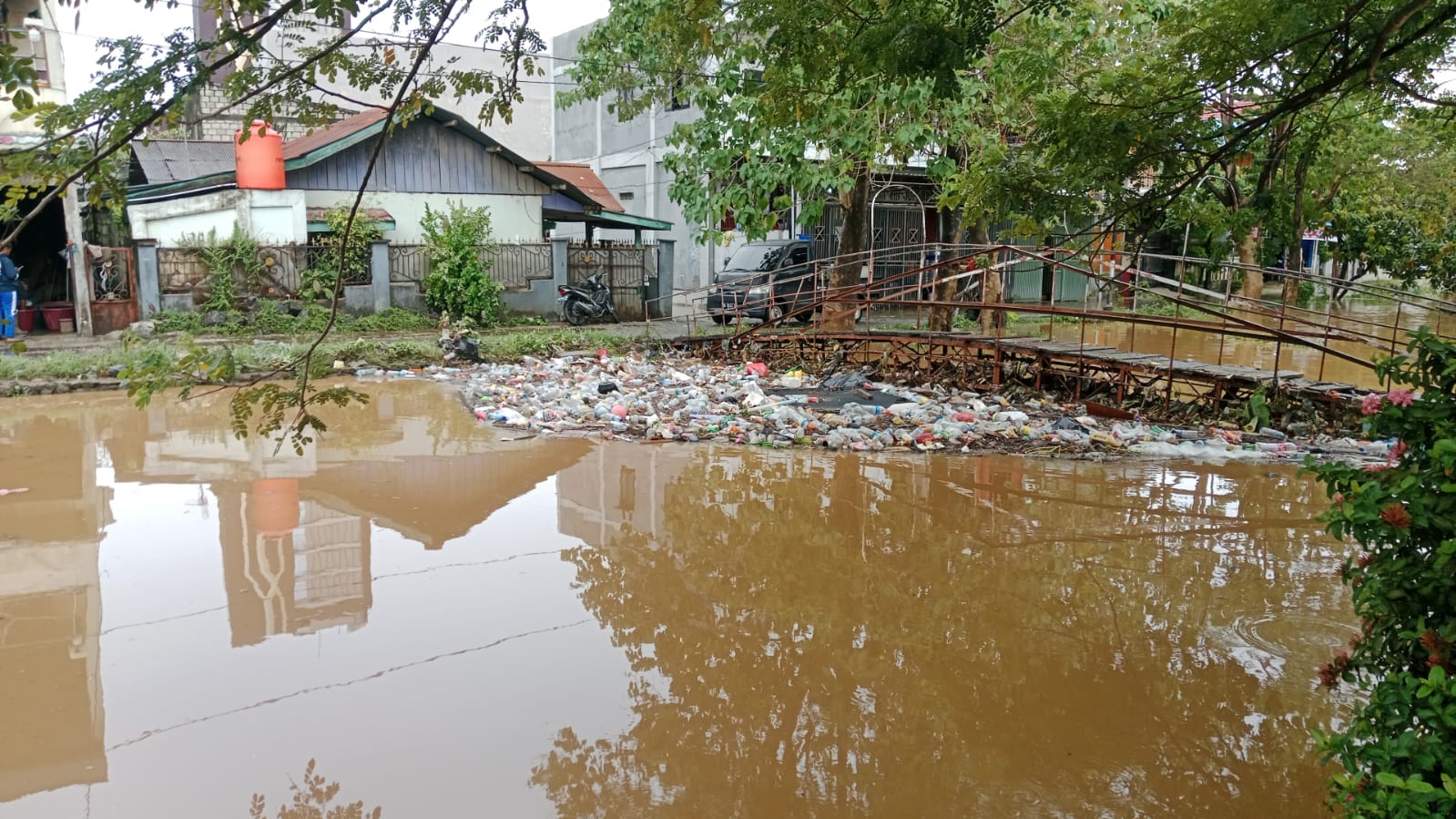 Hujan mulai datang, banjir pun menjelang 2 Banjir